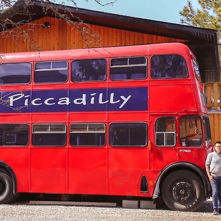 Piccadilly Motel Radium Hot Springs Kültér fotó