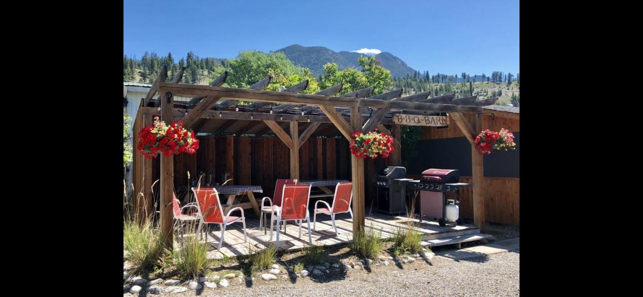 Piccadilly Motel Radium Hot Springs Kültér fotó