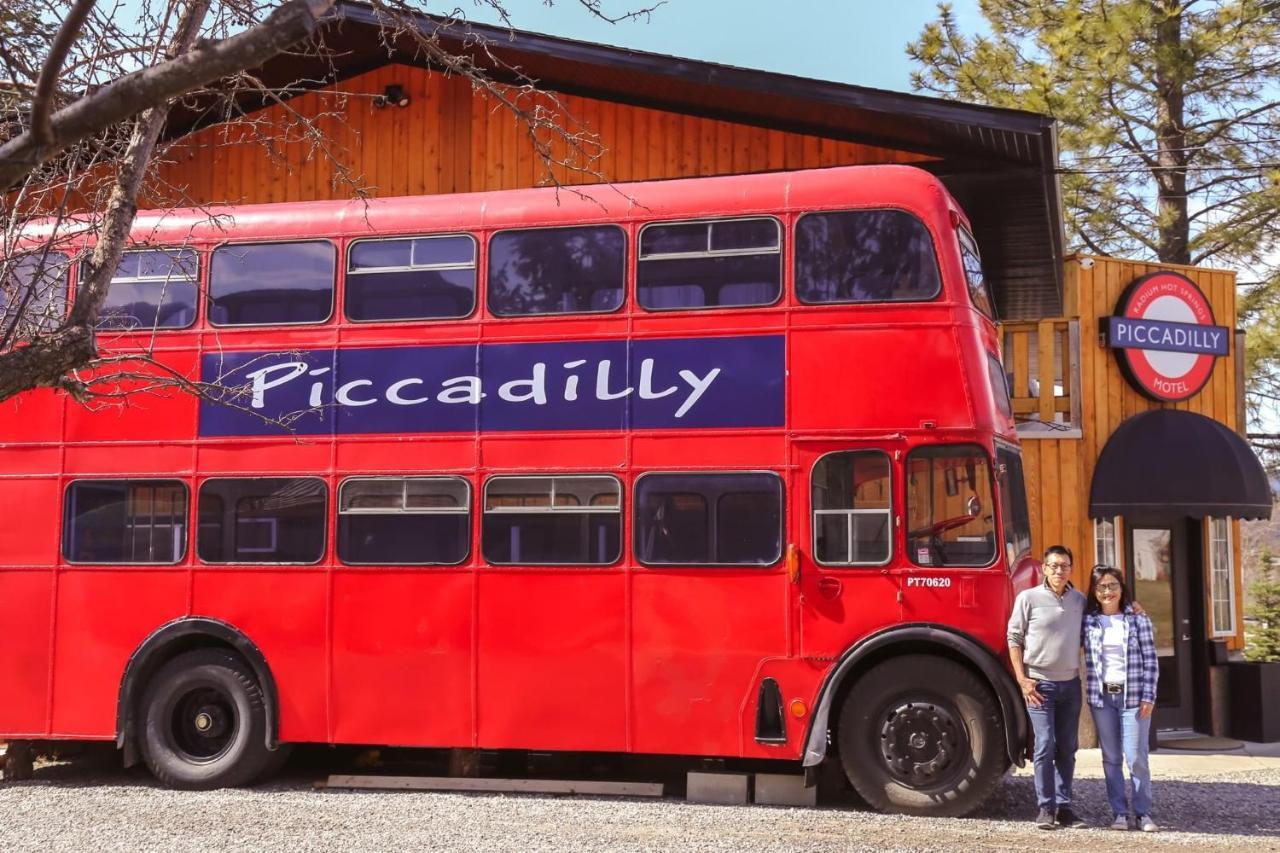 Piccadilly Motel Radium Hot Springs Kültér fotó