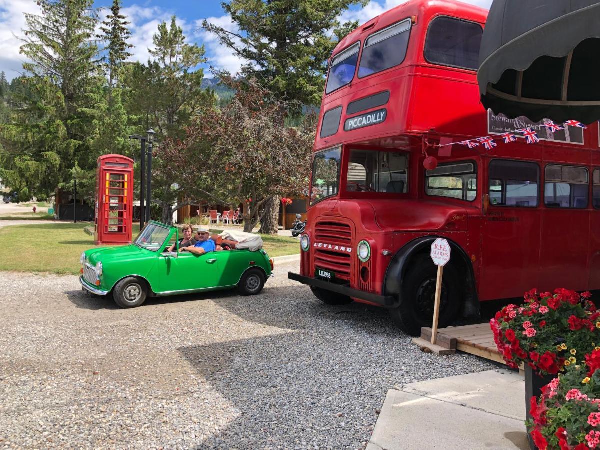 Piccadilly Motel Radium Hot Springs Kültér fotó